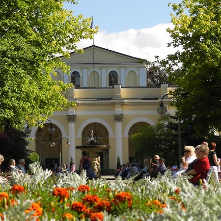 Pensjonat Sanato Hotell Busko-Zdrój Exteriör bild