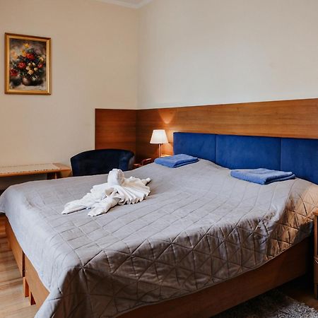 Pensjonat Sanato Hotell Busko-Zdrój Exteriör bild