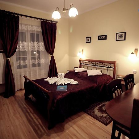 Pensjonat Sanato Hotell Busko-Zdrój Exteriör bild