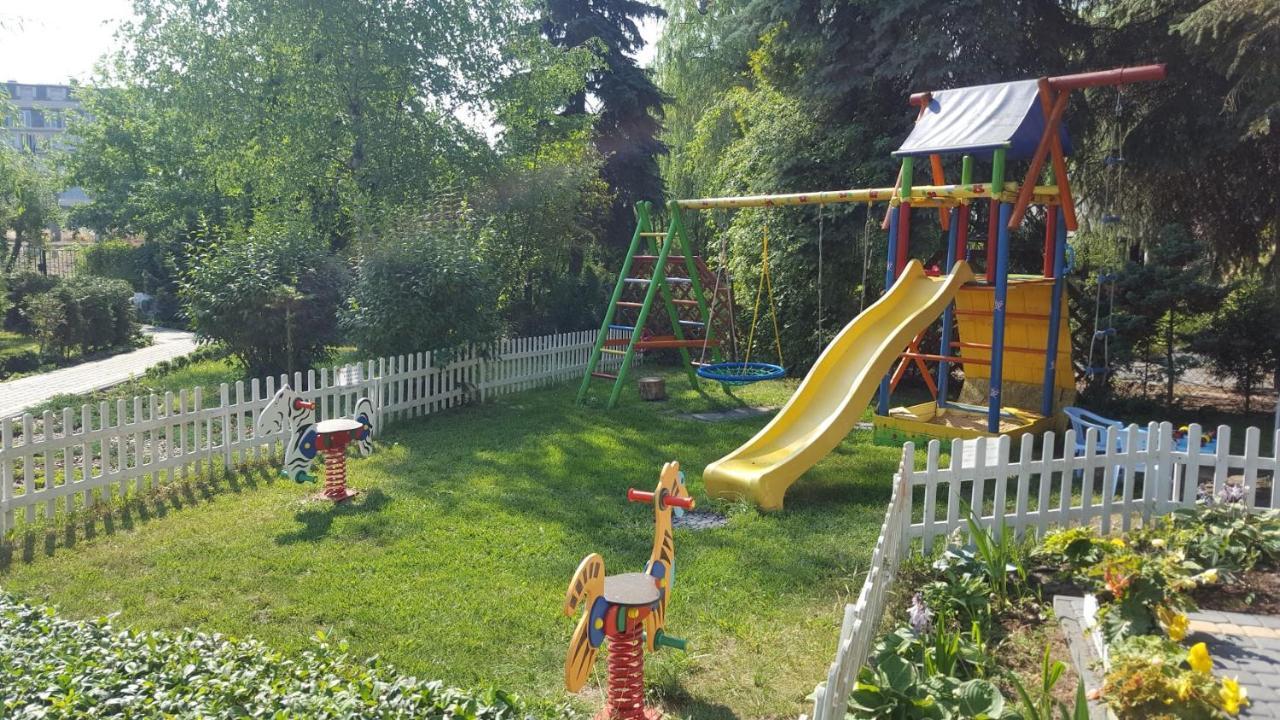 Pensjonat Sanato Hotell Busko-Zdrój Exteriör bild