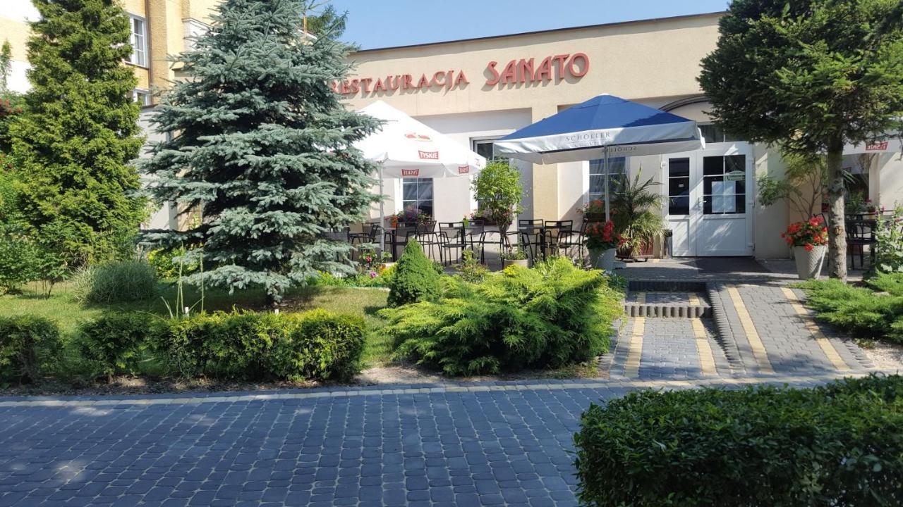 Pensjonat Sanato Hotell Busko-Zdrój Exteriör bild