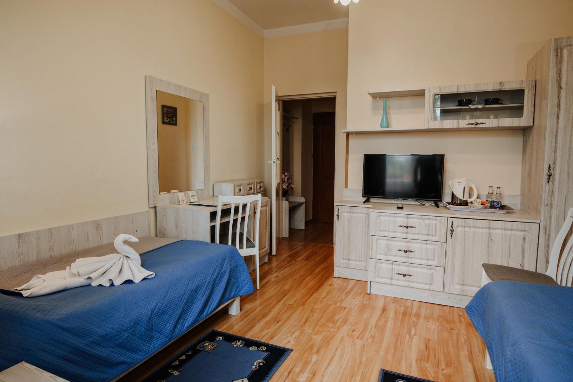Pensjonat Sanato Hotell Busko-Zdrój Exteriör bild