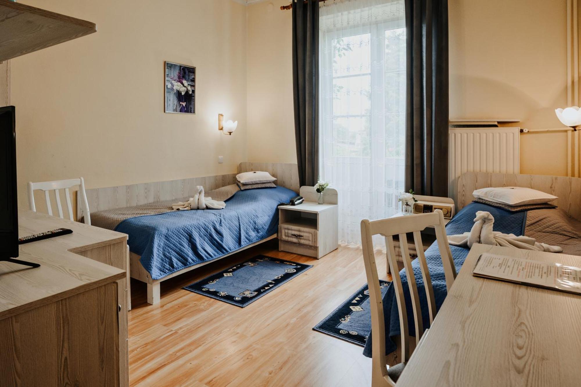 Pensjonat Sanato Hotell Busko-Zdrój Exteriör bild