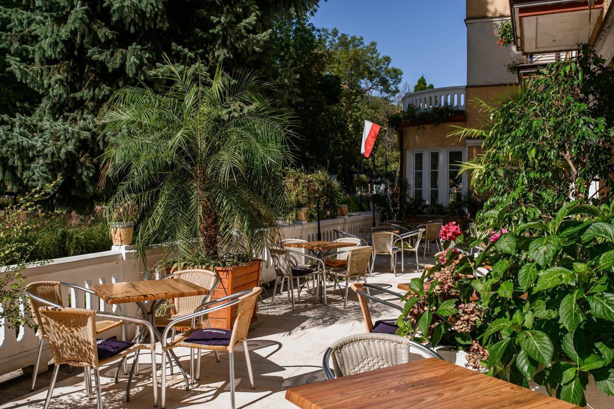 Pensjonat Sanato Hotell Busko-Zdrój Exteriör bild