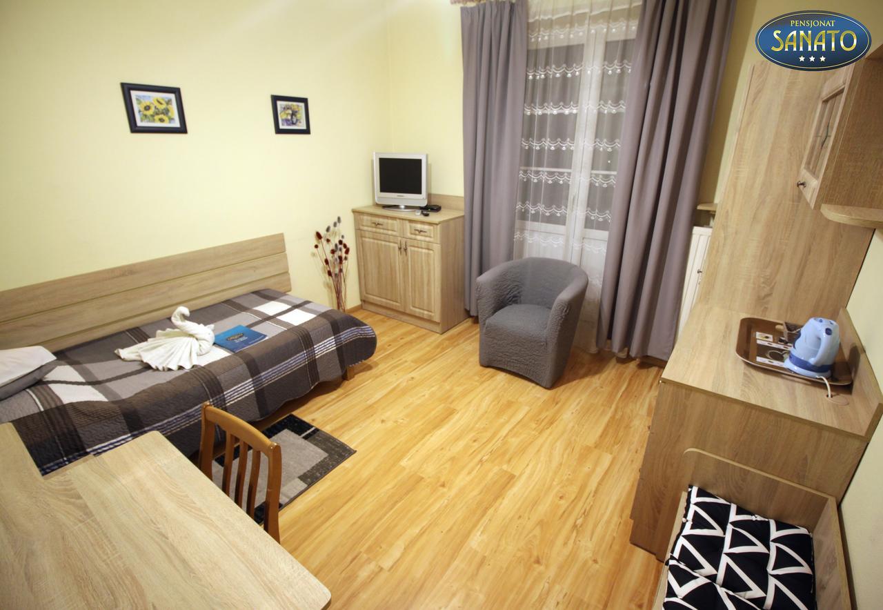 Pensjonat Sanato Hotell Busko-Zdrój Exteriör bild