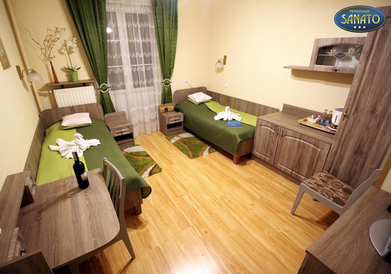 Pensjonat Sanato Hotell Busko-Zdrój Exteriör bild