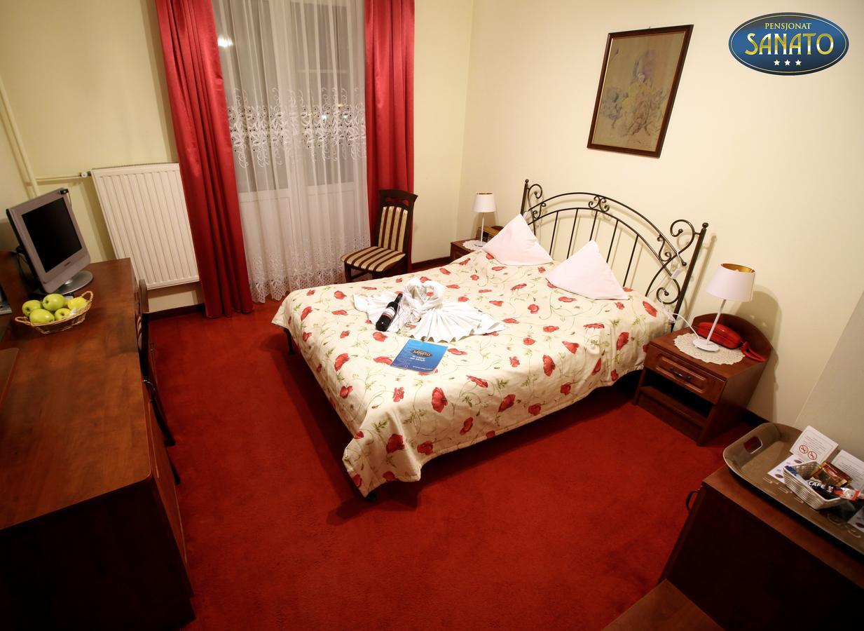 Pensjonat Sanato Hotell Busko-Zdrój Exteriör bild