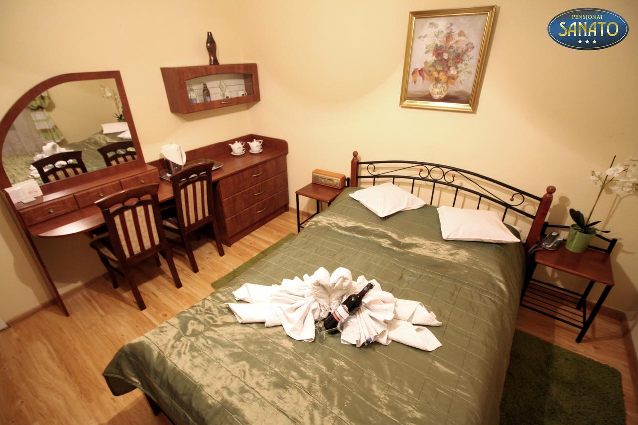 Pensjonat Sanato Hotell Busko-Zdrój Exteriör bild