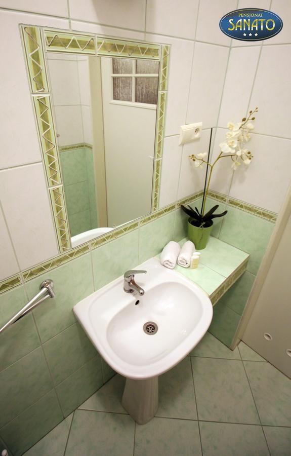Pensjonat Sanato Hotell Busko-Zdrój Exteriör bild