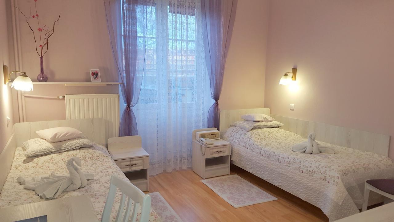 Pensjonat Sanato Hotell Busko-Zdrój Exteriör bild