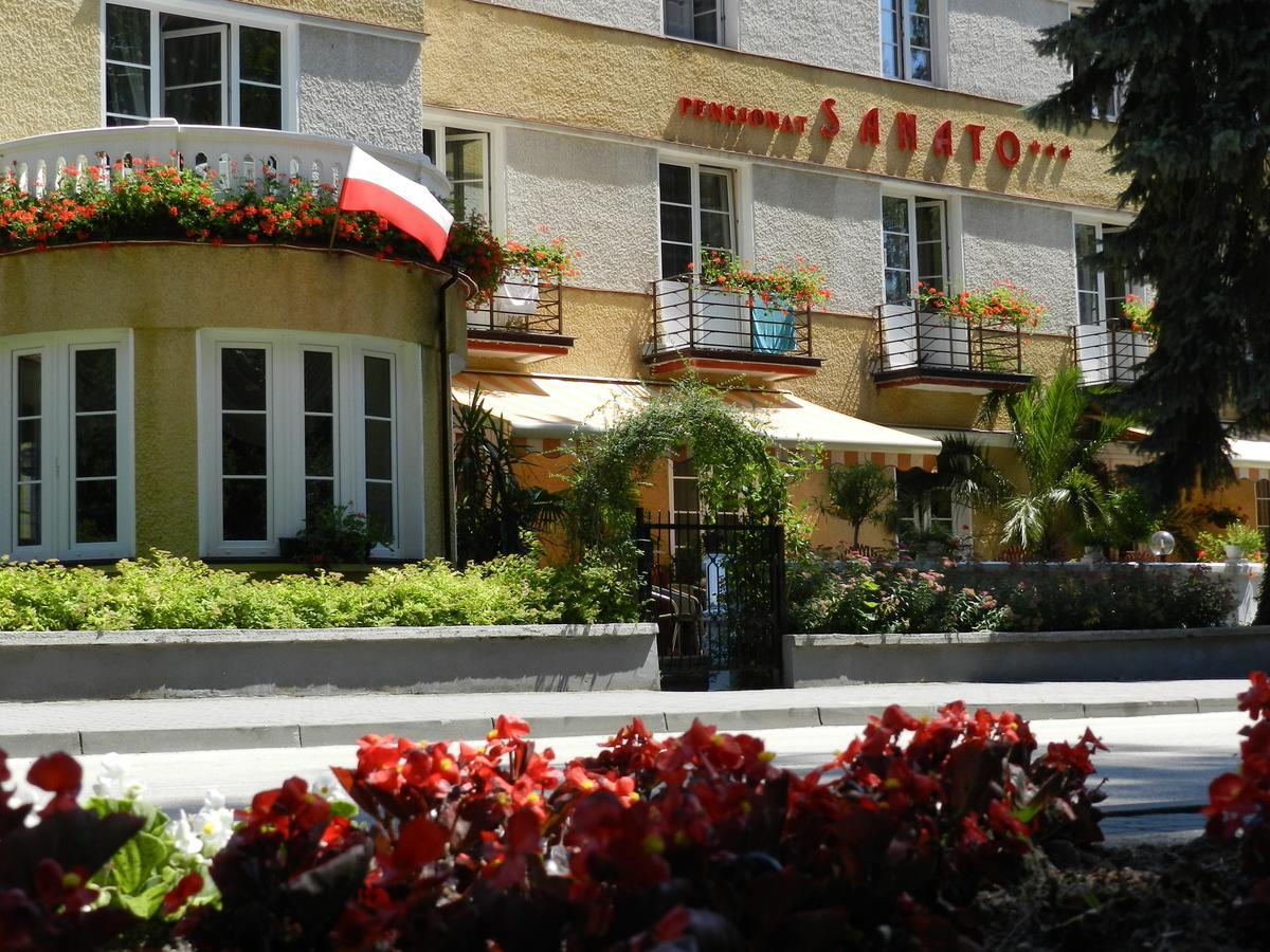 Pensjonat Sanato Hotell Busko-Zdrój Exteriör bild