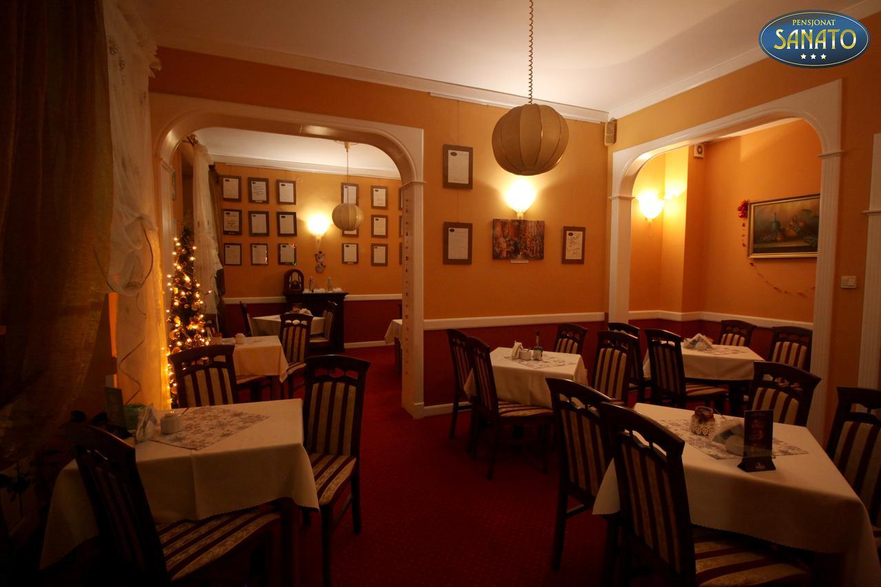Pensjonat Sanato Hotell Busko-Zdrój Exteriör bild