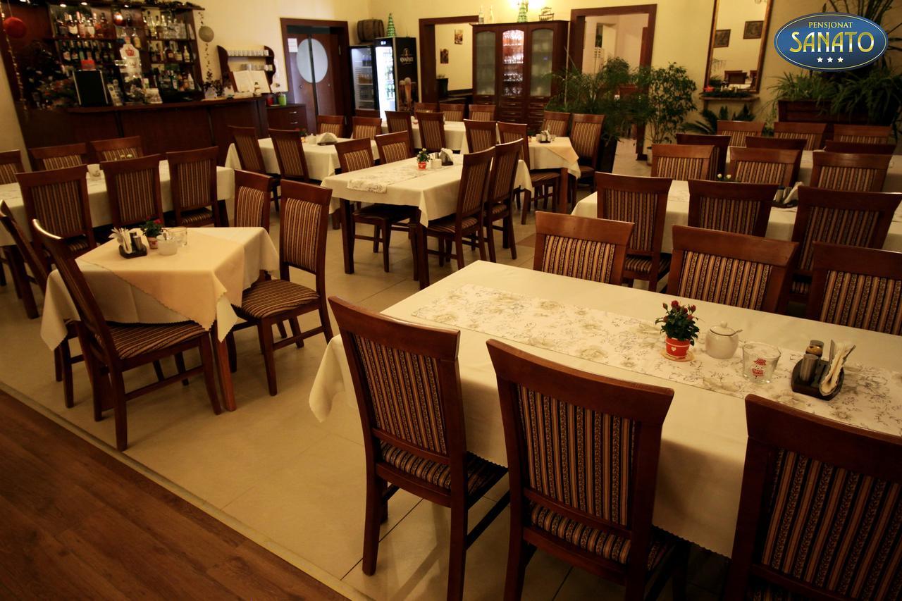 Pensjonat Sanato Hotell Busko-Zdrój Exteriör bild
