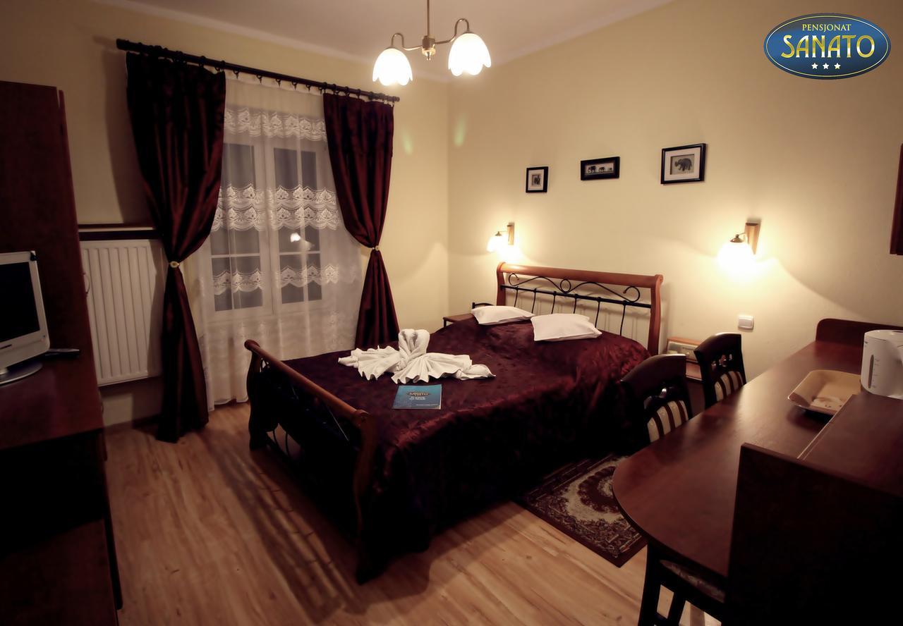 Pensjonat Sanato Hotell Busko-Zdrój Exteriör bild