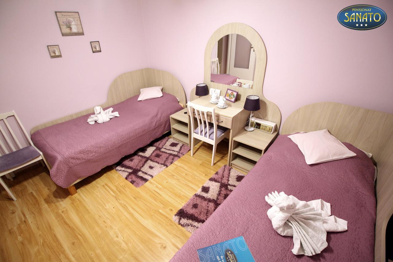 Pensjonat Sanato Hotell Busko-Zdrój Exteriör bild