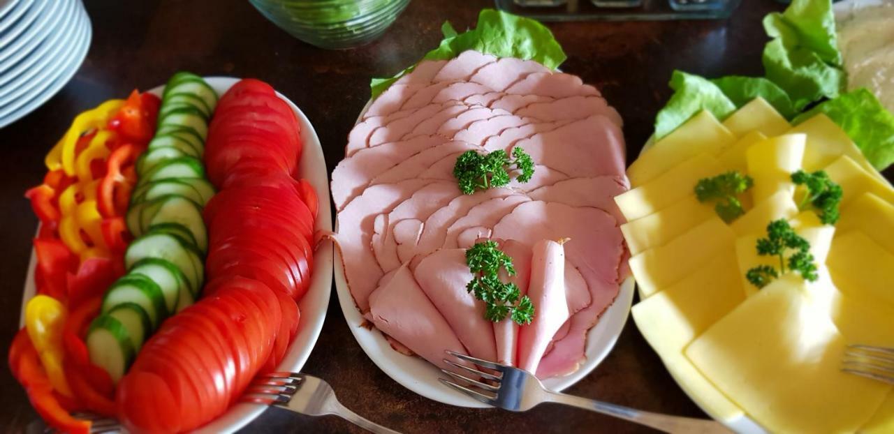 Pensjonat Sanato Hotell Busko-Zdrój Exteriör bild