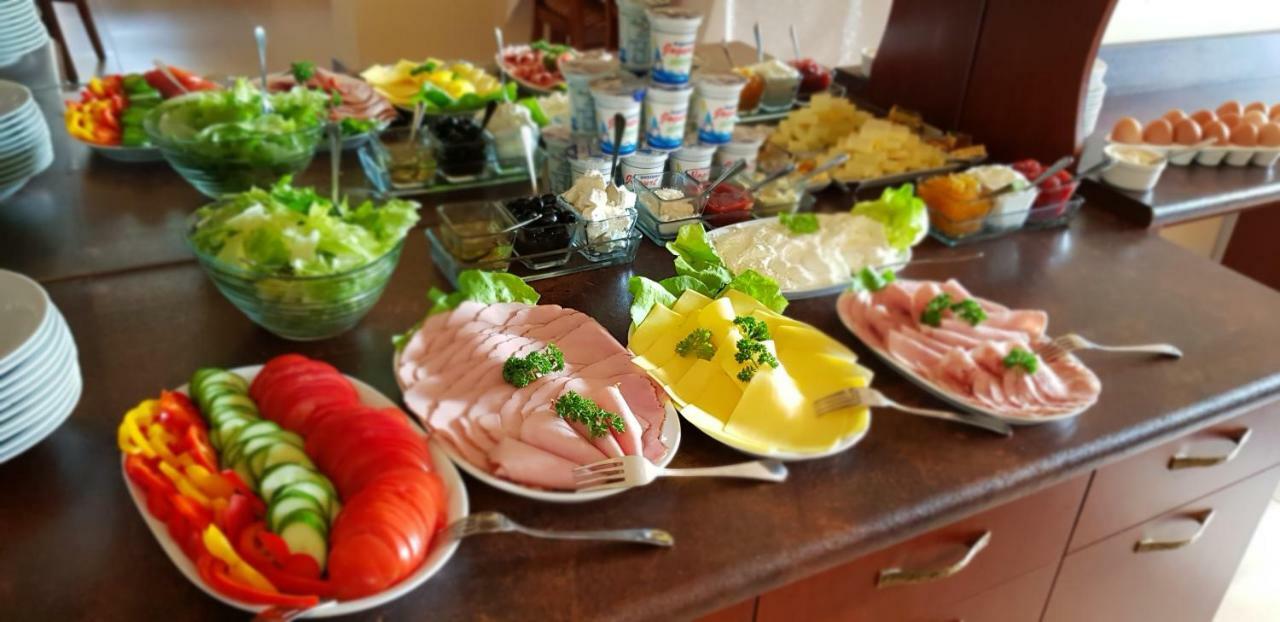 Pensjonat Sanato Hotell Busko-Zdrój Exteriör bild